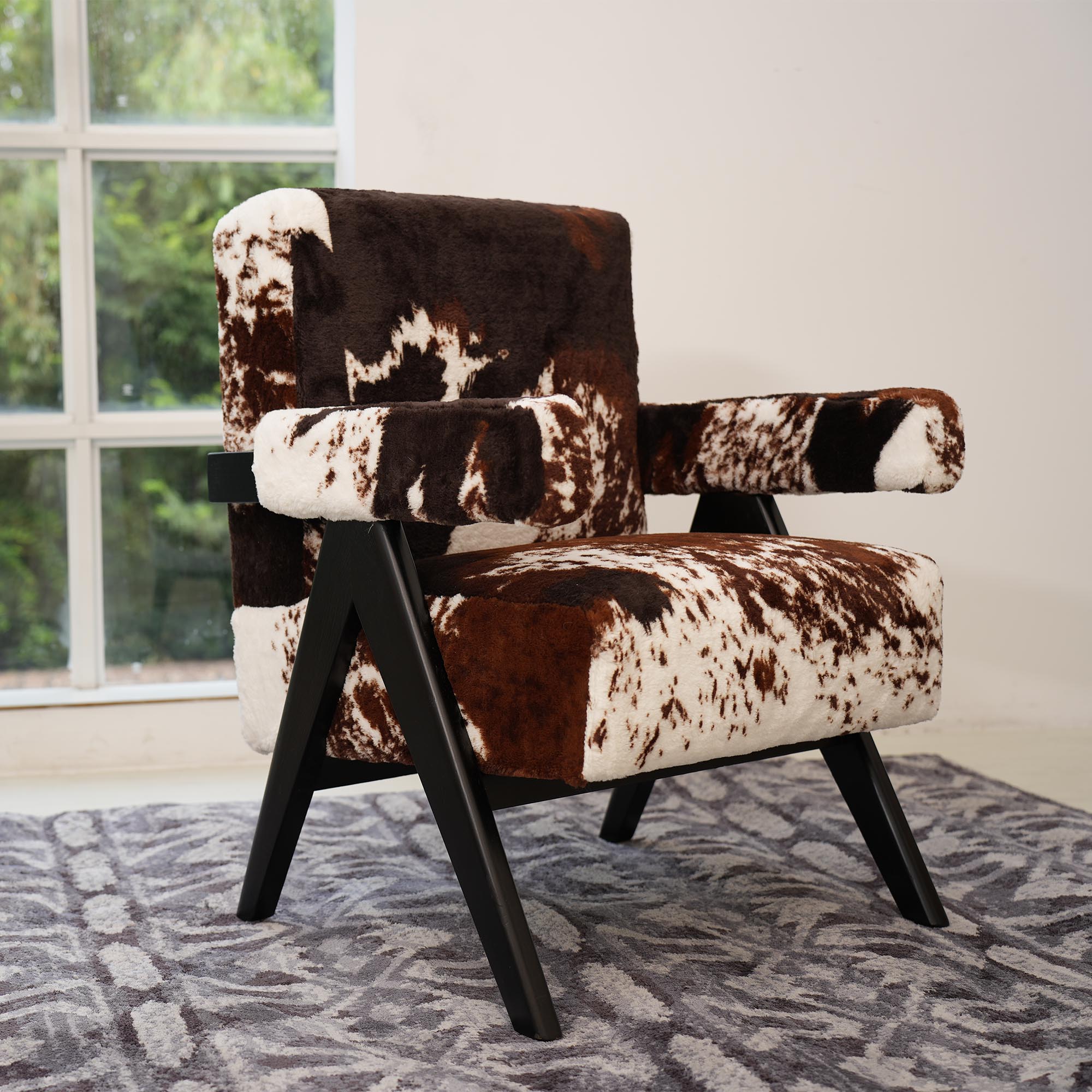 Commercial Fabric Printing - Krzesło z akcentem w krowie wzory,
